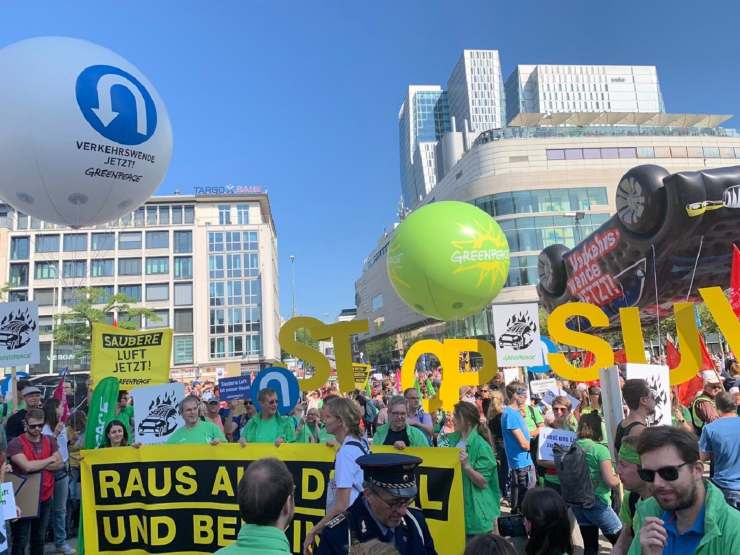 greenpeace protesta francoforte