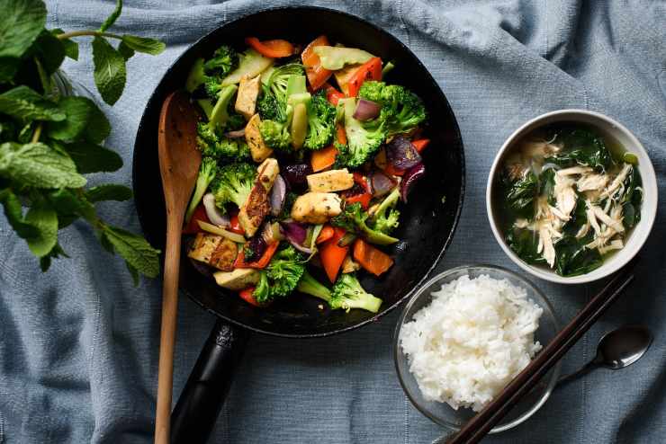 Tofu marinato saltato con verdure