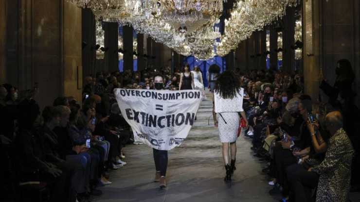 attivisti parigi louis vuitton