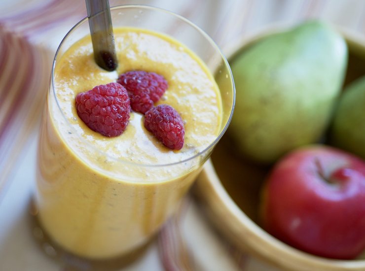 Smoothie con pasta di curcuma