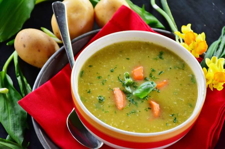Zuppa col verde delle carote