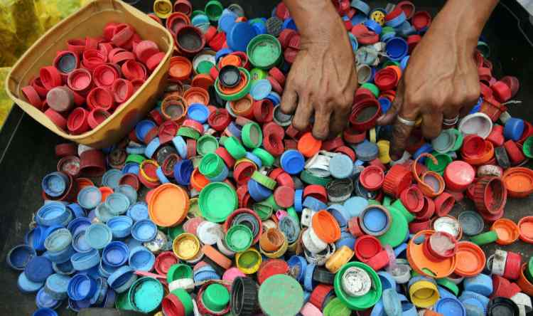 Upcycling con i tappi in plastica