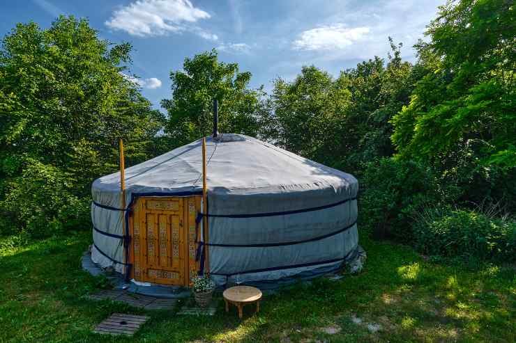 Vi immaginate a vivere in una yurta