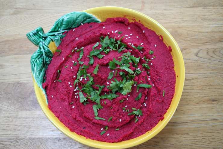 Hummus con barbabietola rossa