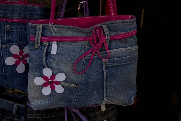 Borsa di jeans upcycling