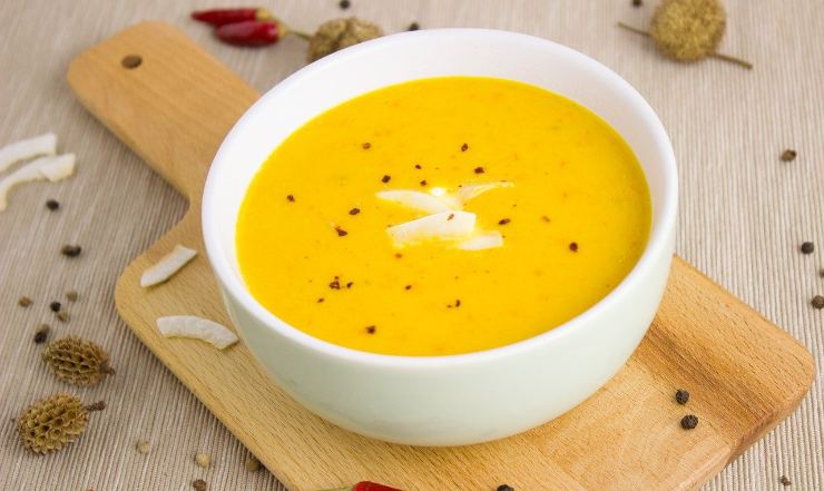 zuppa di zucca e scaglie di cocco