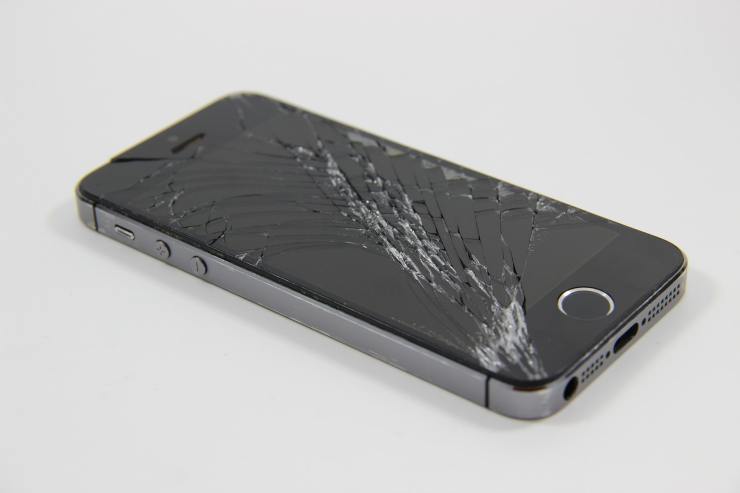 schermo telefono rotto