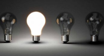 Una semplice lampadina fulminata può cambiarvi la vita: tutto il mondo sta provando